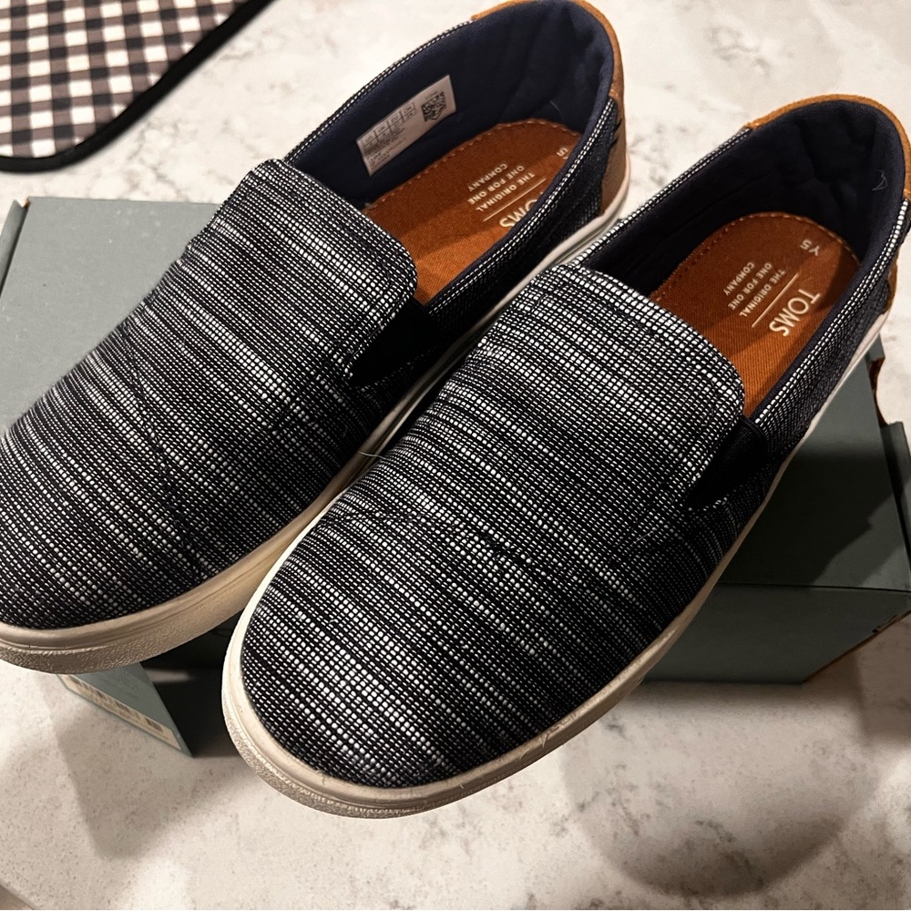 Tom’s Luca - Navy Chambray